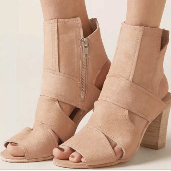 FREE PEOPLE Zipper Gladiator Leather Sandals Blush Pink Block 3” Heels Size 38/7 - Picture 1 of 8